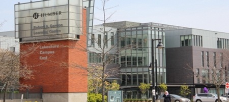 Khu học xá của trường