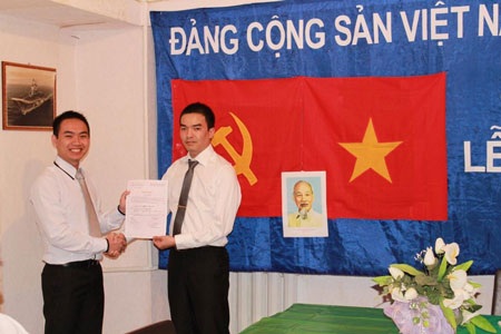 Vinh dự cầm “cờ búa liềm” trên xứ Slavơ - 1 Vinh dự cầm “cờ búa liềm” trên xứ Slavơ