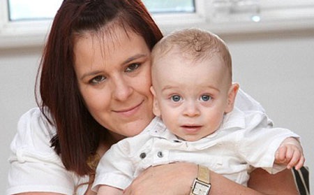 Cậu bé 3 tuần tuổi hồi sinh sau 3 lần tim ngừng đập - 1 Cậu bé 3 tuần tuổi hồi sinh sau 3 lần tim ngừng đập