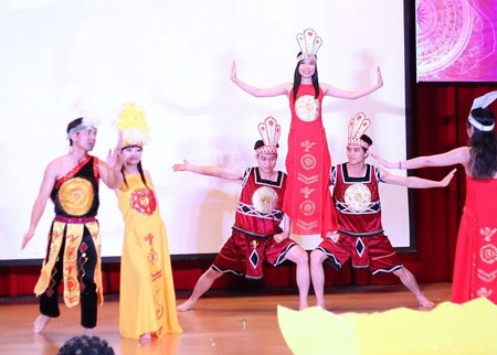 Các tiết mục văn nghệ đậm nét truyền thống Việt Nam