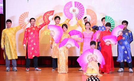 Các tiết mục văn nghệ đậm nét truyền thống Việt Nam