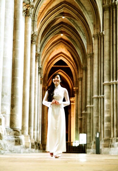 Một thoáng Việt Nam trên đất Pháp - 3 Model: Văn Tùng & Yến Xuân