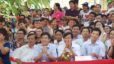 Bốn nhà leo núi đang Về đích (Trực tuyến)