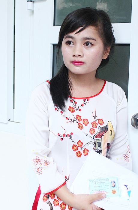 Nữ sinh diện áo dài thi năng khiếu