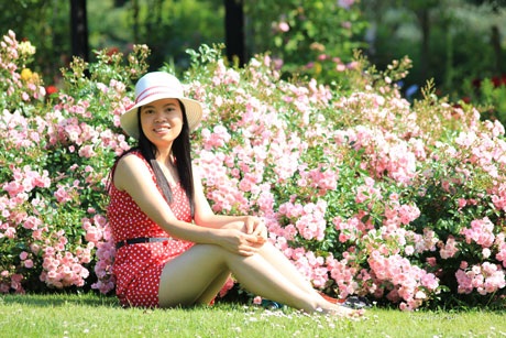 Khoảnh khắc ngọt ngào của đôi tình nhân người Pháp