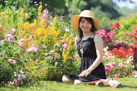 Khoảnh khắc ngọt ngào của đôi tình nhân người Pháp