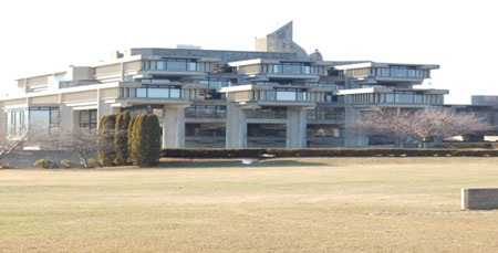 Hệ thống đại học Massachusetts – Sự lựa chọn học tập tại TOP 50 trường hàng đầu thế giới - 3 Trường trải dài hơn 50 hecta, nằm dọc sông