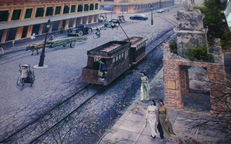 Tàu điện thời Pháp thuộc, tại khu vực trước cửa Bưu điện Hồ Gươm...