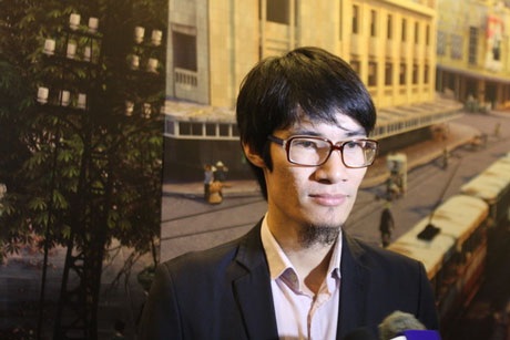 Khá nhiều du khách quan tâm tới triển lãm này, trong đó có cả những du khách nước ngoài