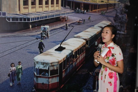 Những hình ảnh tàu điện trong lòng Hà Nội xưa cũ