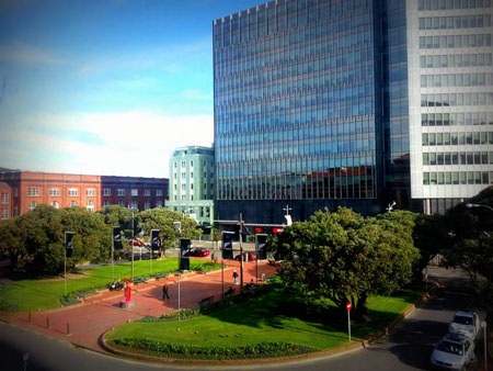 Di chuyển xuống đường ngầm ở ga