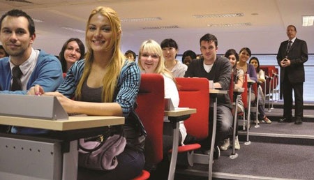 Là 1 trong những hệ thống trường ngoài công lập thành công nhất tại UK, Trường Thương mại London –