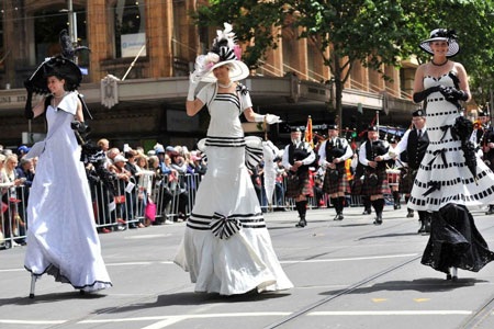 Melbourne náo nức với lễ hội đua ngựa - 1 Người Úc hào hứng với lễ hội đua ngựa mùa xuân. Ảnh: Radioaustralia