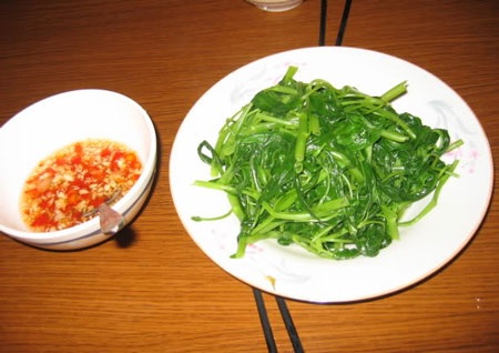 Chuyện ăn uống ở trời Tây (kì 1) - 2 “Nhìn những thứ này mà tôi cảm thấy phát ốm đi mất!!!”- Ảnh minh họa.