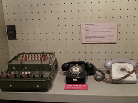 Các thiết bị liên lạc bên trong cabin của phòng trực ban tác chiến