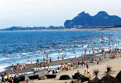 4 điểm đến tuyệt vời để tắm biển... mùa Đông - 3 Biển Đà Nẵng luôn thu hút rất nhiều khách du lịch (ảnh: Internet)