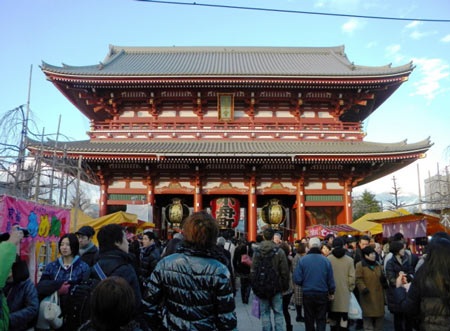 Người Nhật đón năm mới như thế nào? - 2 Viếng lễ chùa đầu năm tại Đền Asakusa