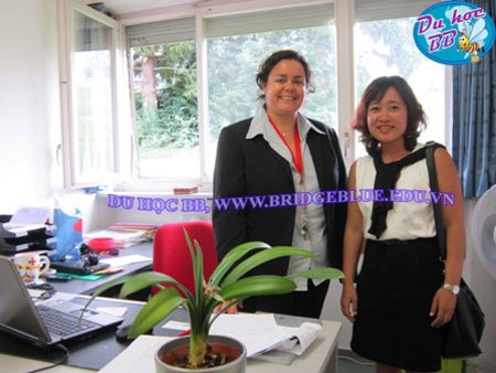 Hội thảo du học Thụy Sĩ, trung tâm đại học IMI - 3 Đại diện Du học BB Cầu Xanh làm việc với phụ trách thực tập và việc làm tại trường IMI