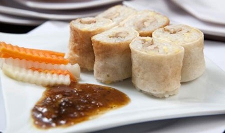 Xôi đậu xanh cuộn gà xé với bánh tráng phơi sương