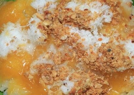 Xôi cadé thơm hương sầu riêng, béo bùi là món ăn ngon và lạ miệng của người Hoa