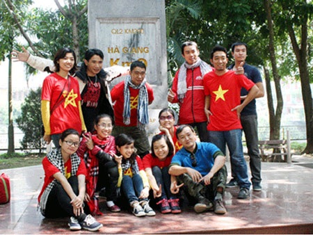 “Sức hút”... km0 - 1 Bạn trẻ khắp nơi khi đến Hà Giang thường dành những phút dừng chân bên km0