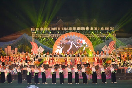 Khai mạc Ngày hội văn hoá, thể thao và du lịch các dân tộc vùng Tây Bắc lần thứ XII - 4 Theo