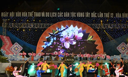 Khai mạc Ngày hội văn hoá, thể thao và du lịch các dân tộc vùng Tây Bắc lần thứ XII - 5 Theo