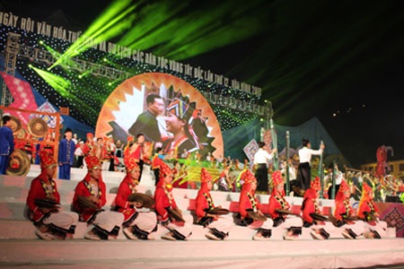 Khai mạc Ngày hội văn hoá, thể thao và du lịch các dân tộc vùng Tây Bắc lần thứ XII - 6 Theo