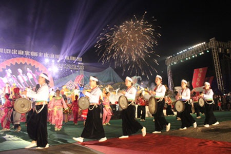 Khai mạc Ngày hội văn hoá, thể thao và du lịch các dân tộc vùng Tây Bắc lần thứ XII - 7 Theo