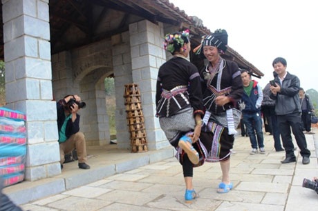 Gian hàng tò he của đồng bào dân tộc Kinh