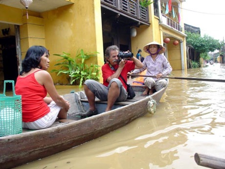 Chùm ảnh: Có một Hội An khác trong mùa lũ - 1 Chùm ảnh: Có một Hội An khác trong mùa lũ