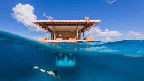 Độc đáo dịch vụ “ngủ với cá” dưới lòng biển Ấn Độ Dương