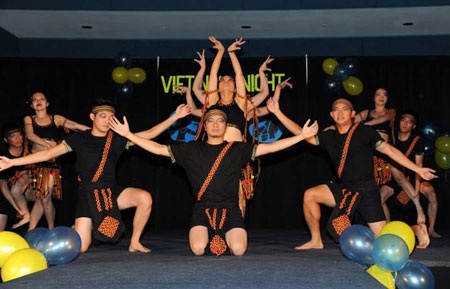 Đêm “Vietnam Night” ấn tượng của du học sinh Việt tại Mỹ - 5 Hà Trần