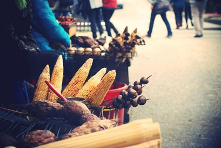 Ngắm tuyết Helsinki, nhớ Hà Nội mùa gió về - 2 Có chút nào gợi nhớ về Hà Nội nơi “con phố nhỏ se se đang mùa gió thổi”… Ảnh: Internet.