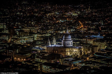 Vẻ đẹp lung lung của Nhà thờ Thánh Paul tại London (Warren Christmas).