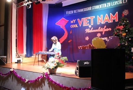 “My Cool Việt Nam” - Ấm áp Giáng sinh sớm - 3 Tiếng đàn bầu thánh thót... trong đêm đông của trời Âu
