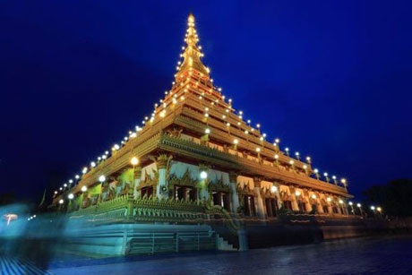 Những cô gái Việt Nam châm đèn “thắp sáng thế giới” - 14 Ngôi đền phật giáo ở Thái Lan đẹp trang nghiêm trong áng sáng của những ngọn nến