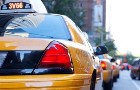 Trong khi đó Jan Dolan chủ hãng taxi