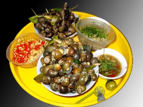 Những món ăn vặt đầy mê hoặc đất Hà thành - 3 Ốc nóng luôn là món ăn được lựa chọn hàng đầu vào mùa đông (ảnh internet)