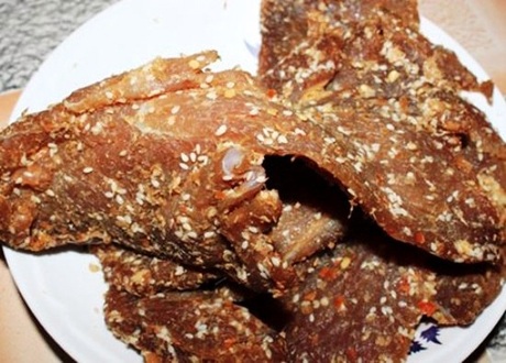 Điểm danh các món ăn đặc sản của núi rừng Tây Nguyên - 5 Bò một nắng nướng thường được ăn cùng với