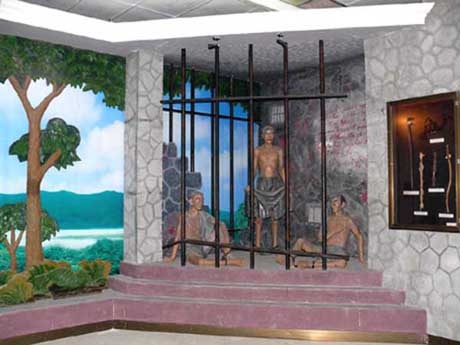 Chuồng cọp dùng để giam các tù nhân (ảnh Công Quang)