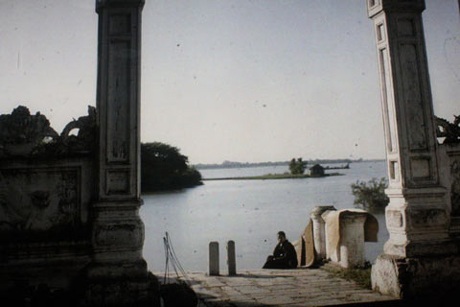 Cổng đền Quán Thánh (trông ra Hồ Tây)