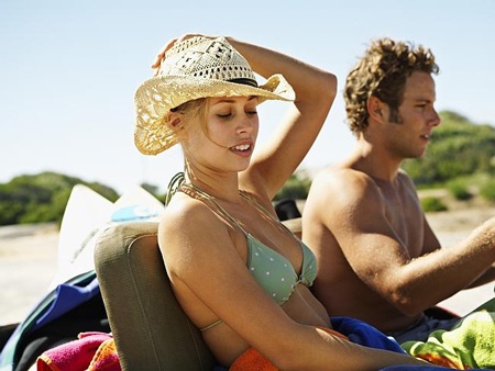 Cuộn tròn quần áo khi đóng đồ