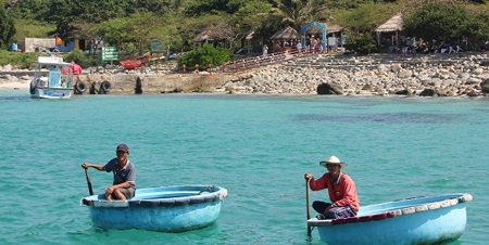 Thuyền thúng đáy kính ở Hòn Mun