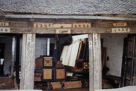 Cửa hiệu bán quan tài ở phố Hàng Hòm