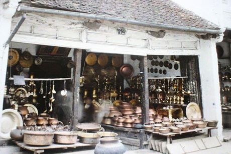 Cửa hiệu bán đồng tại phố hàng Đồng