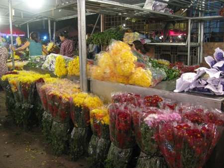 Các loại hoa được bày bán rất nhiều
