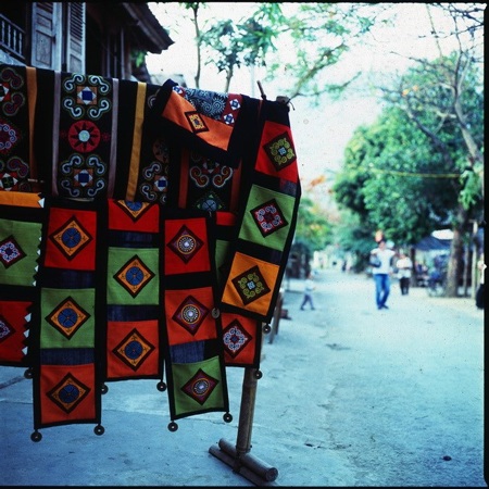 Hỏi ai cũng ngần ấy ý. Đi rồi mới biết, hoá ra người ta bảo sai cả.