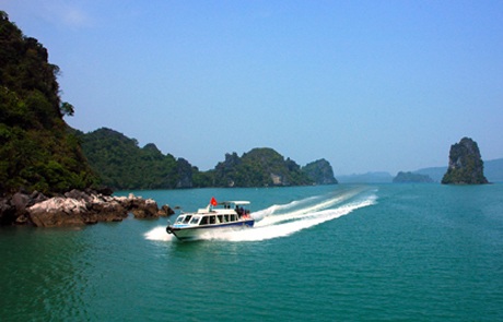 Kinh nghiệm khi đi du lịch đảo Cô Tô - 3 Hình ảnh sóng nước trong xanh của biển đảo Cô Tô.(ảnh internet)