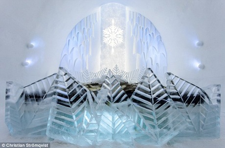 Vẻ đẹp độc đáo của khách sạn băng lớn nhất thế giới - 5 Nội thất khách sạn được chạm khắc tinh xảo từ những tảng băng